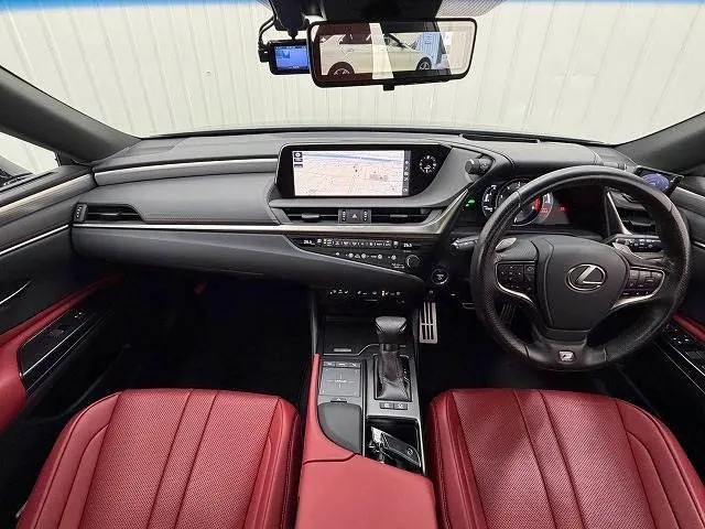 Lexus Es300H 2019 photo 2