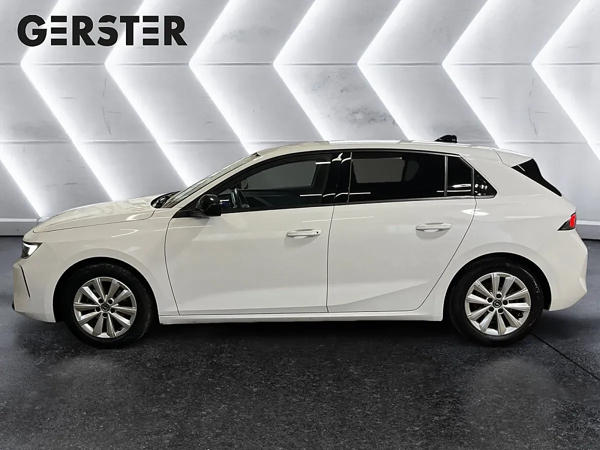 Opel Astra 2023 photo 3