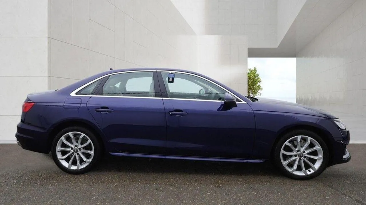 Audi A4 2019 photo 2