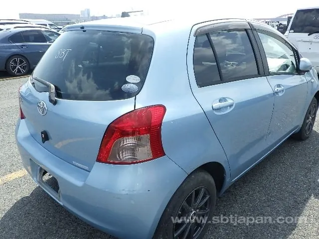 Toyota Vitz F 2005 photo 4