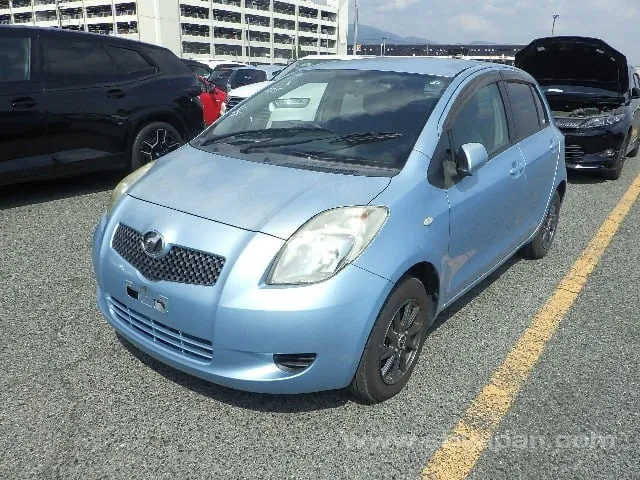 Toyota Vitz F 2005 photo 2