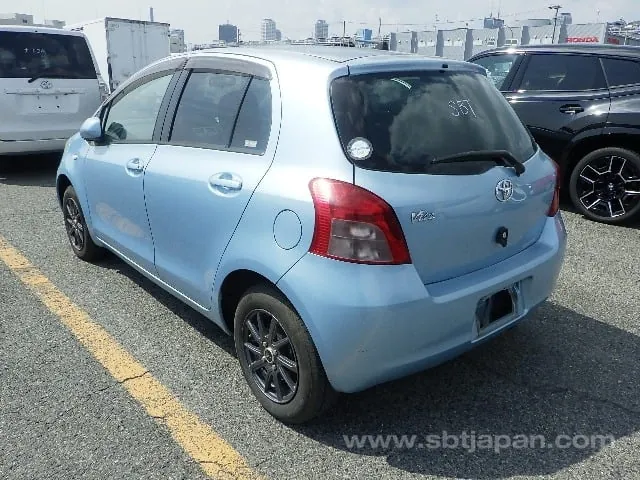 Toyota Vitz F 2005 photo 3