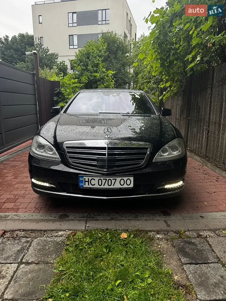 Mercedes-Benz S-Class