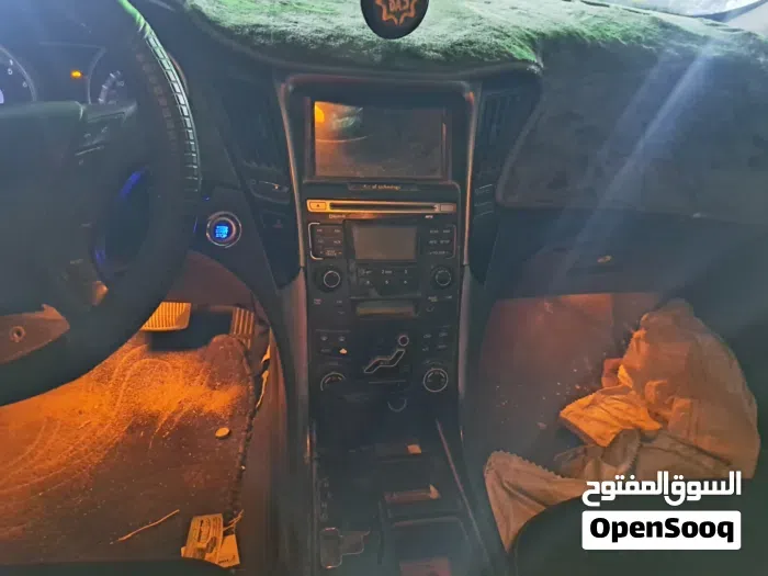 Hyundai Sonata 2011 photo 2