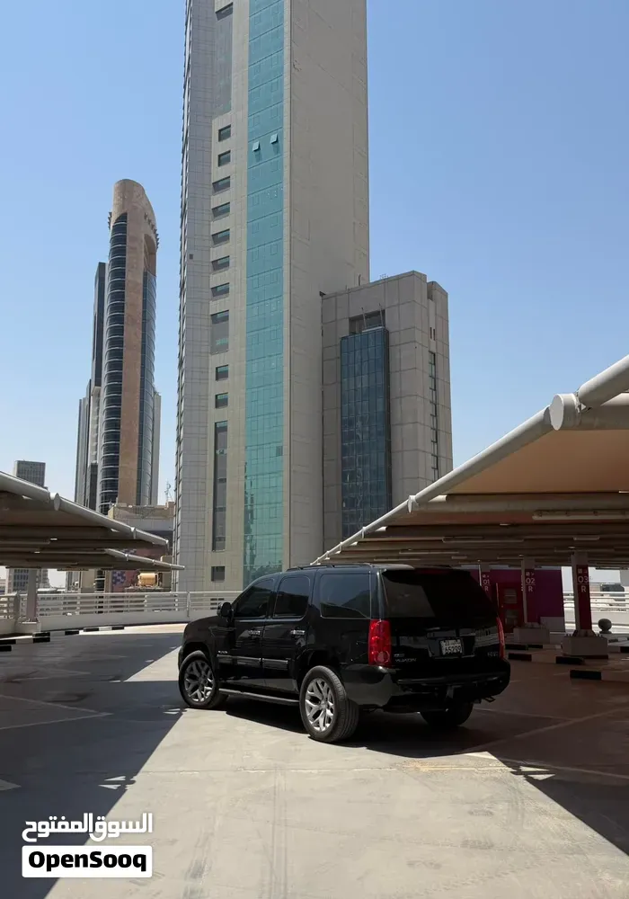 GMC Yukon 2011 photo 2