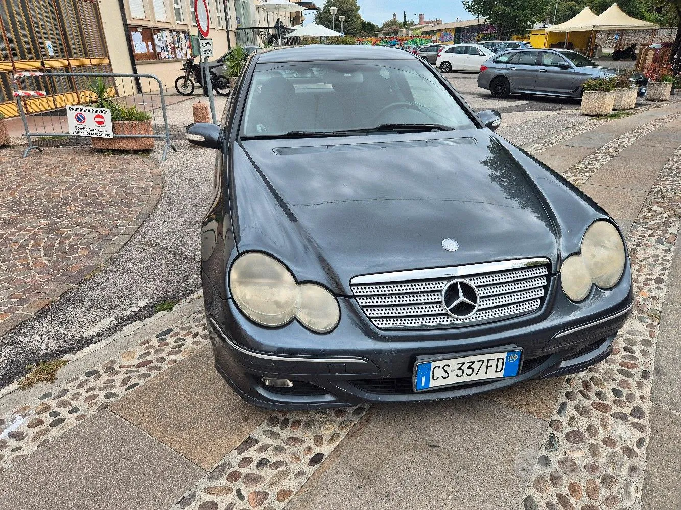 Mercedes-Benz C-Class 2004 photo 2
