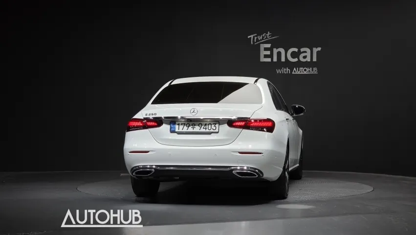Mercedes-Benz E-Class 2022 photo 4