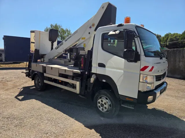 Mitsubishi Fuso Canter 2015 photo 2