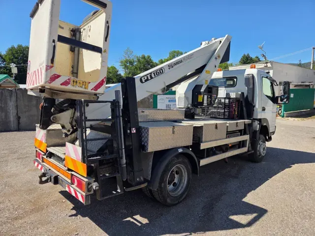 Mitsubishi Fuso Canter 2015 photo 3