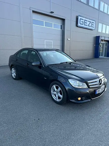 Mercedes-Benz C180 2011 photo 2