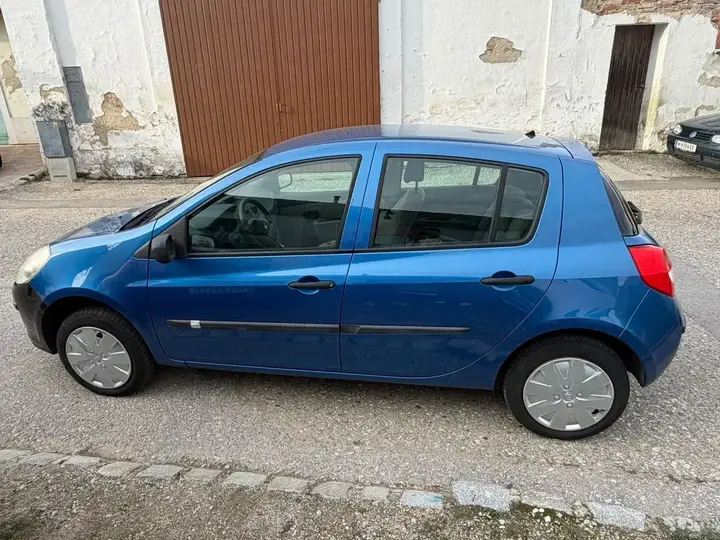 Renault Clio 2006 photo 3