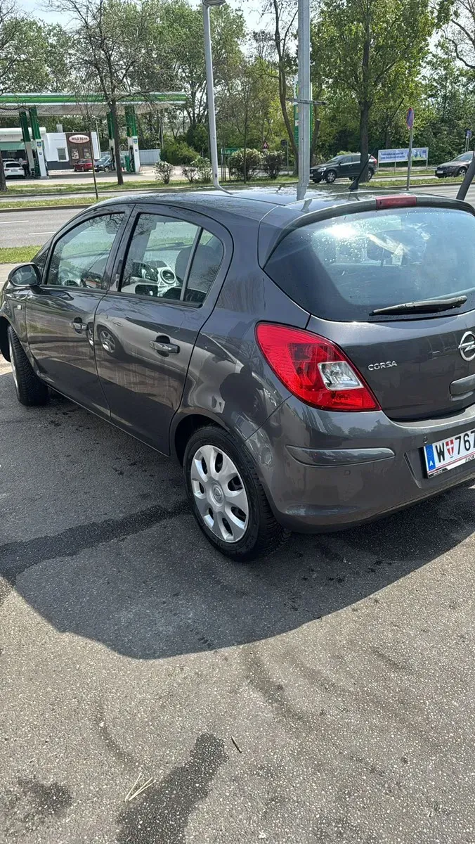 Opel Corsa 2011 photo 2