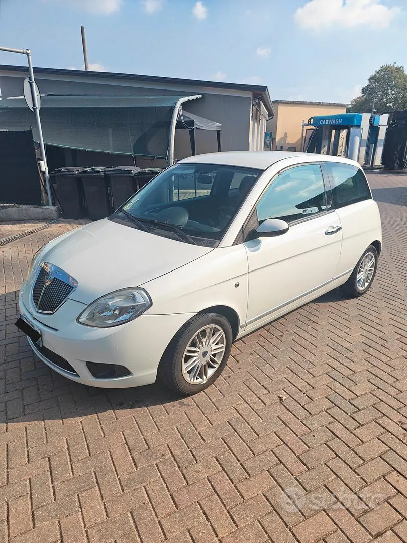 Lancia Ypsilon