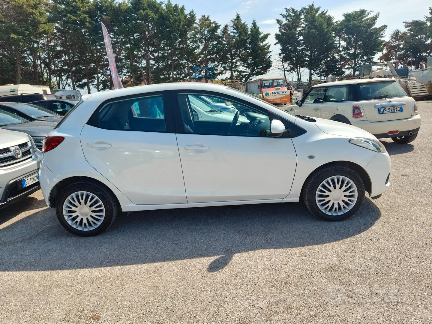Mazda Mazda2 2011 photo 4