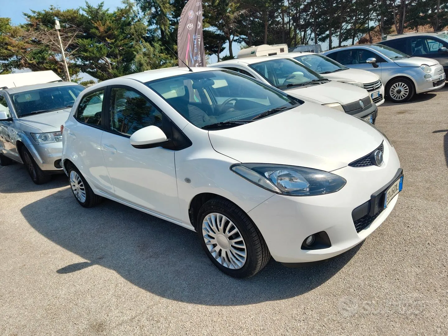 Mazda Mazda2 2011 photo 3