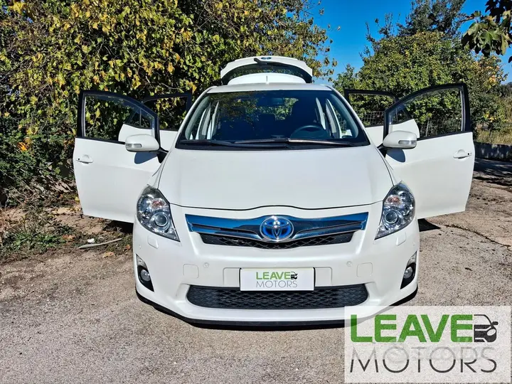 Toyota Auris 2011 photo 2