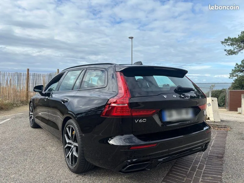 Volvo V60 2021 photo 2