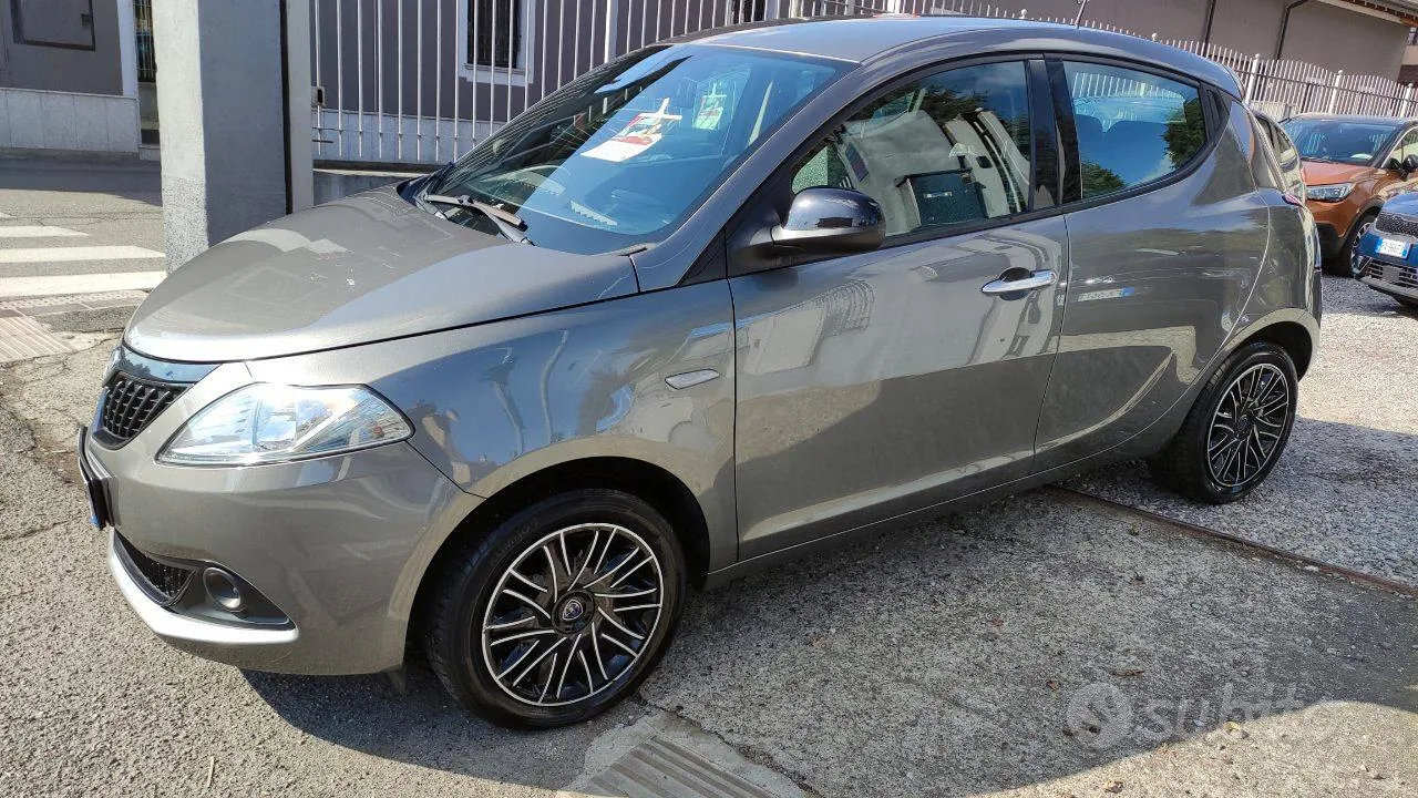 Lancia Ypsilon 2023 photo 2