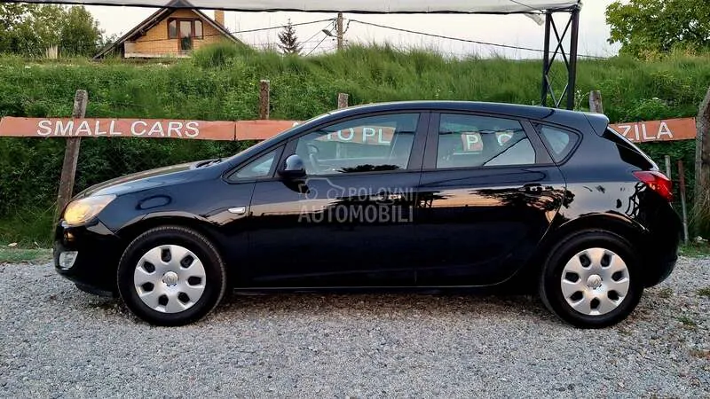Opel Astra 2010 photo 5