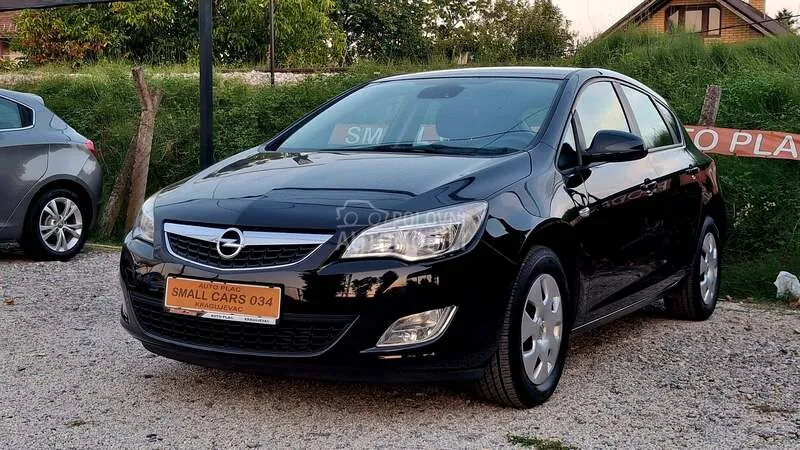Opel Astra 2010 photo 3