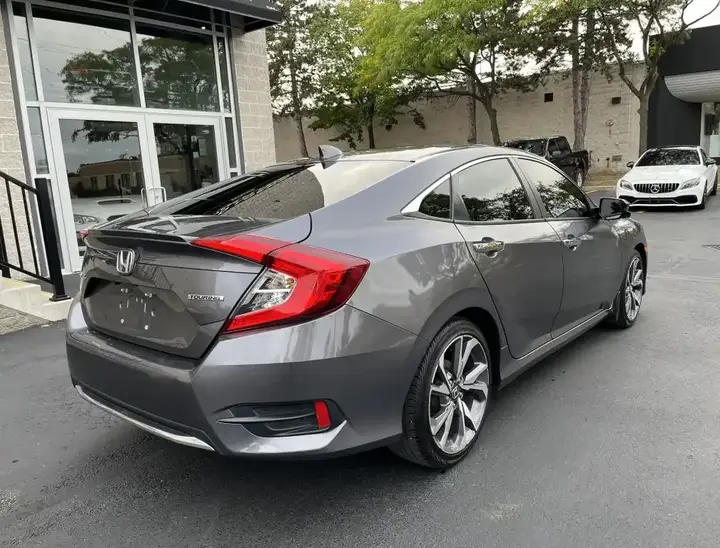 Honda Civic 2019 photo 3