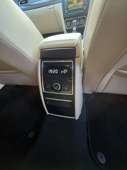 Skoda Superb 2015 photo 5