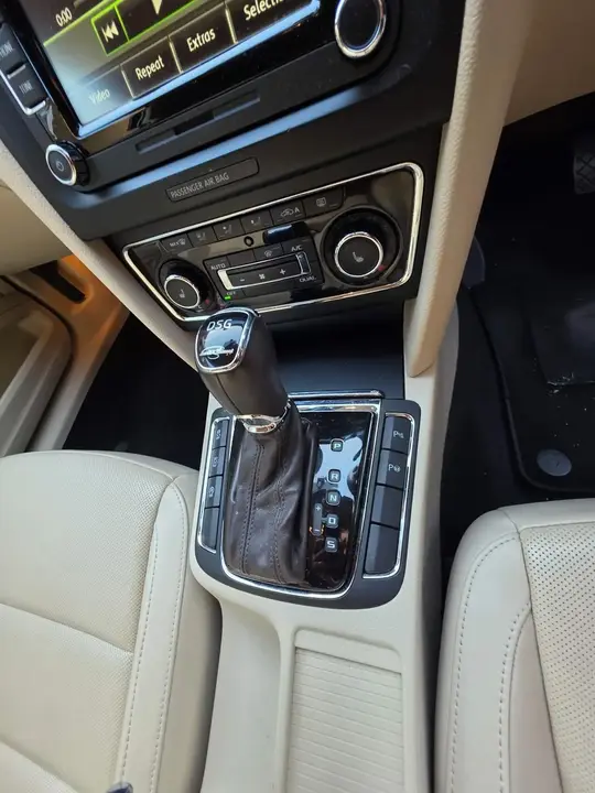 Skoda Superb 2015 photo 3
