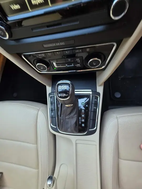 Skoda Superb 2015 photo 2