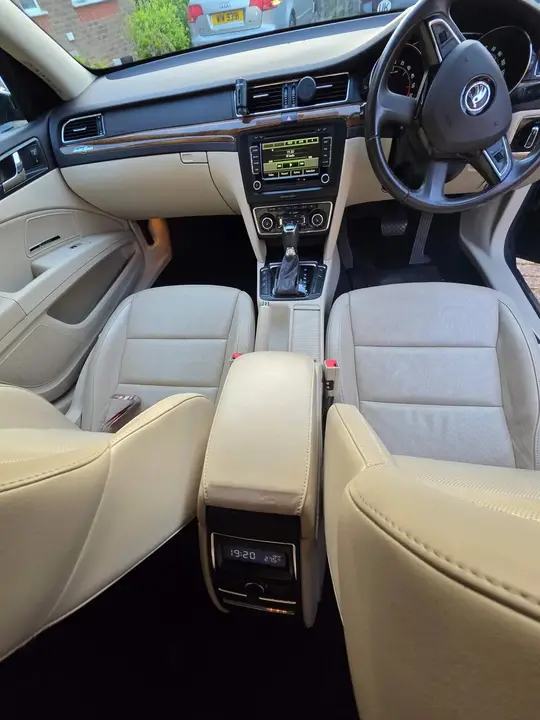 Skoda Superb 2015 photo 4