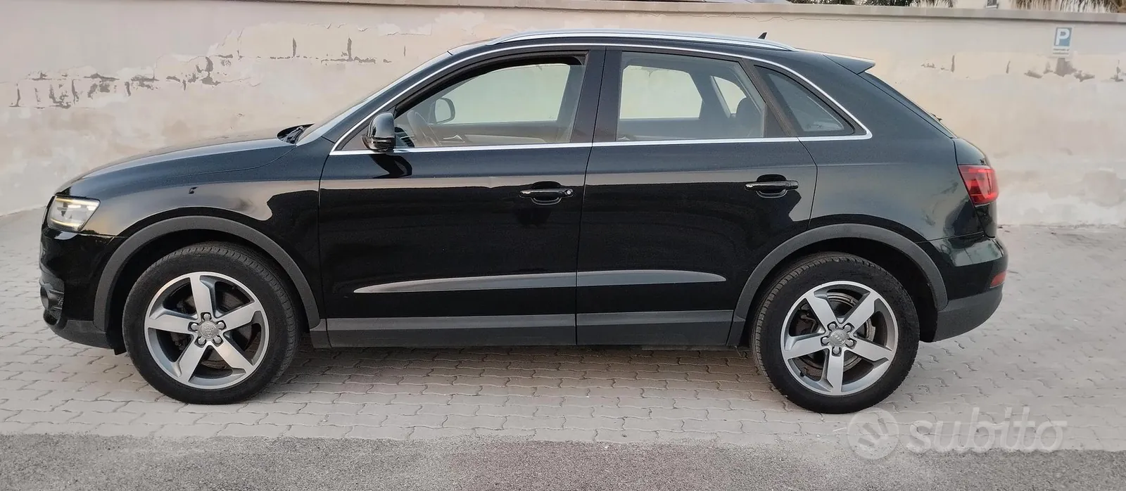 Audi Q3 2012 photo 2
