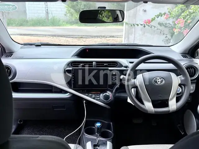 Toyota Aqua 2012 photo 3