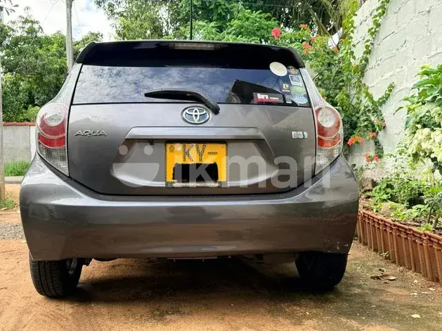 Toyota Aqua 2012 photo 4