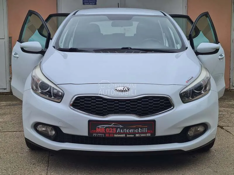 Kia Ceed 2012 photo 3