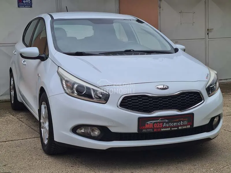 Kia Ceed 2012 photo 2