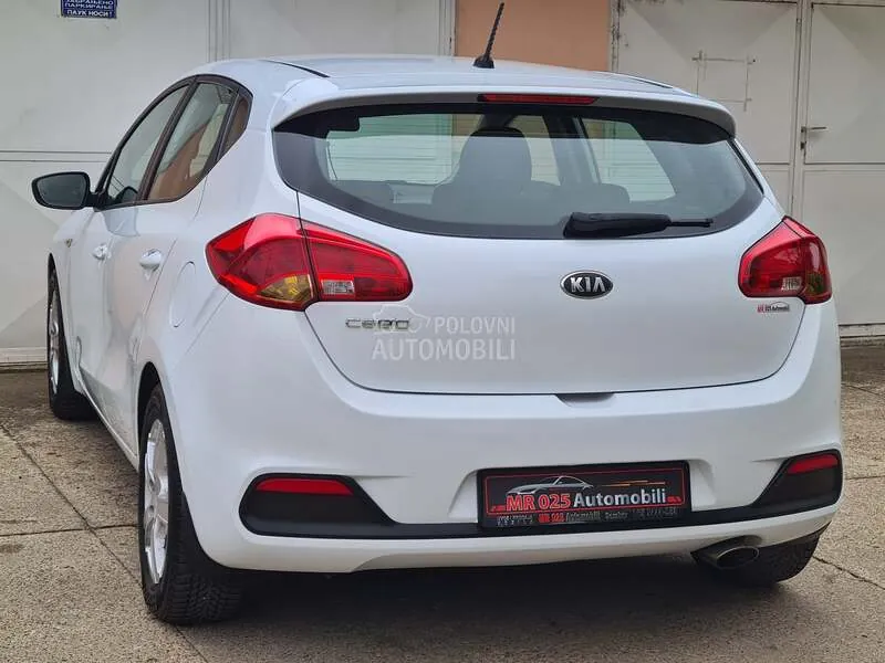 Kia Ceed 2012 photo 4