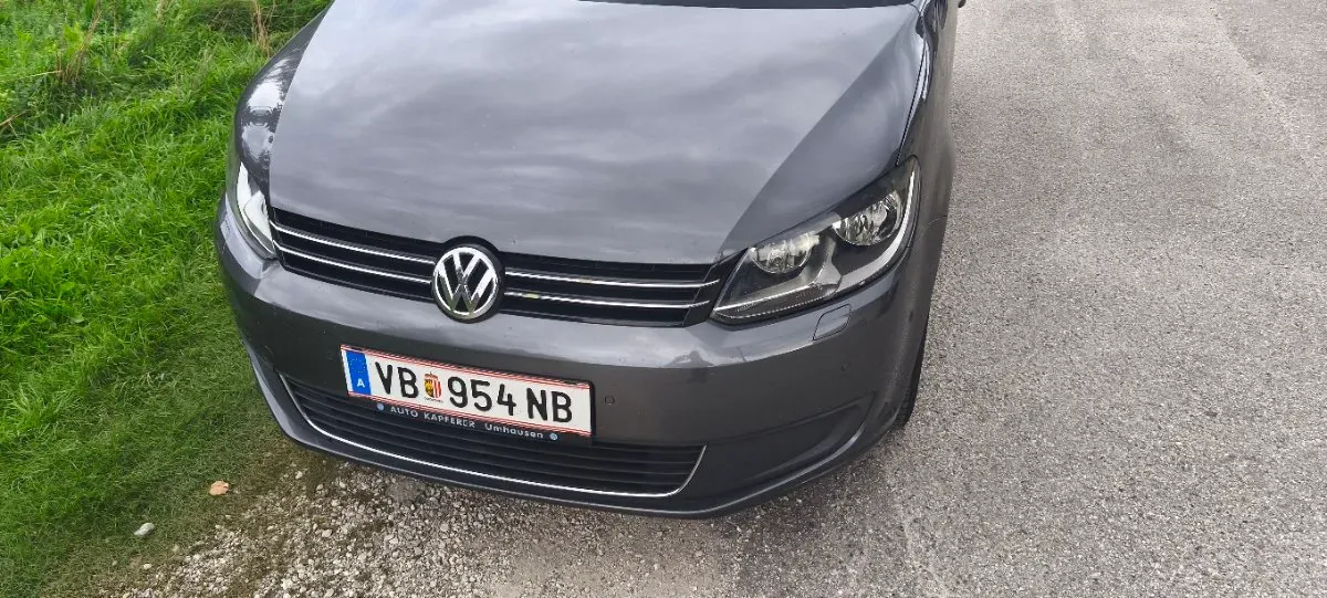 Volkswagen Touran 2010 photo 2