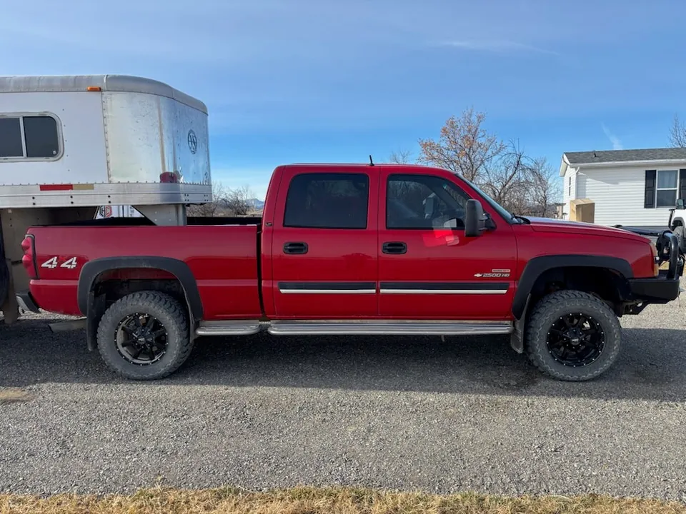Chevrolet Silverado 2500 2004 photo 2