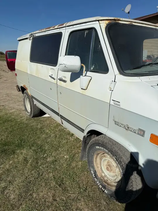GMC Safari 1988 photo 3