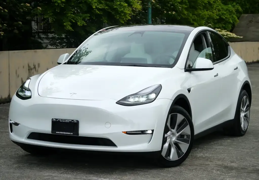 Tesla Model Y 2023 photo 2