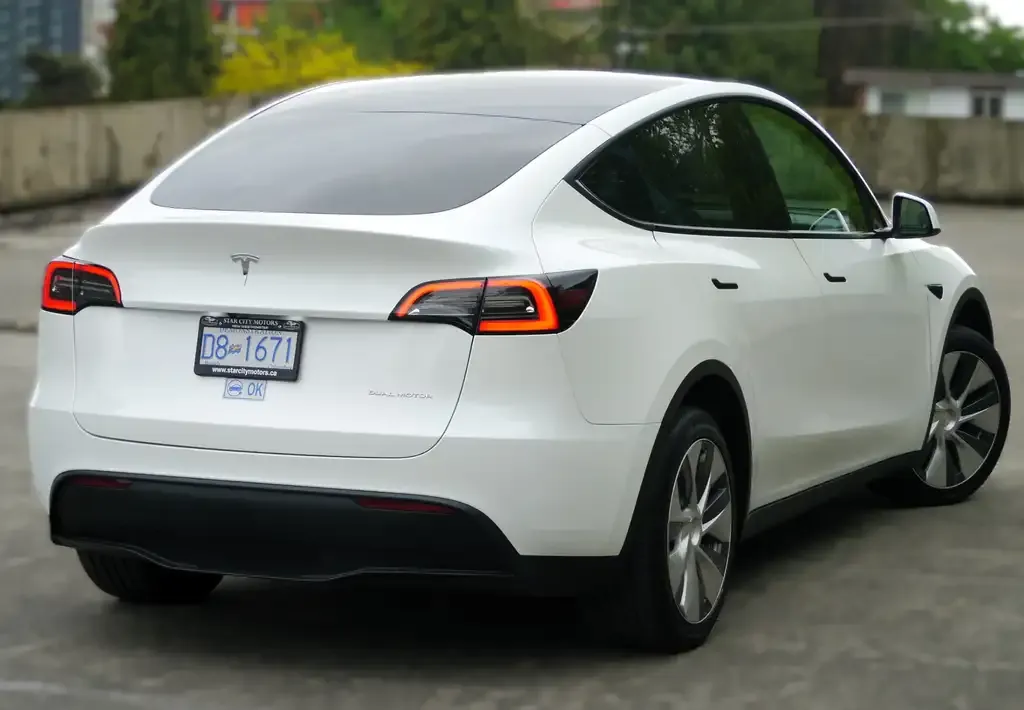 Tesla Model Y 2023 photo 3