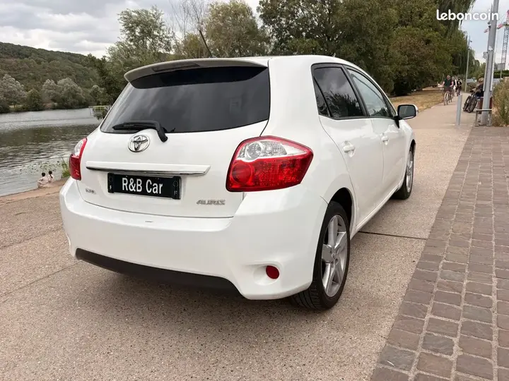 Toyota Auris 2012 photo 3