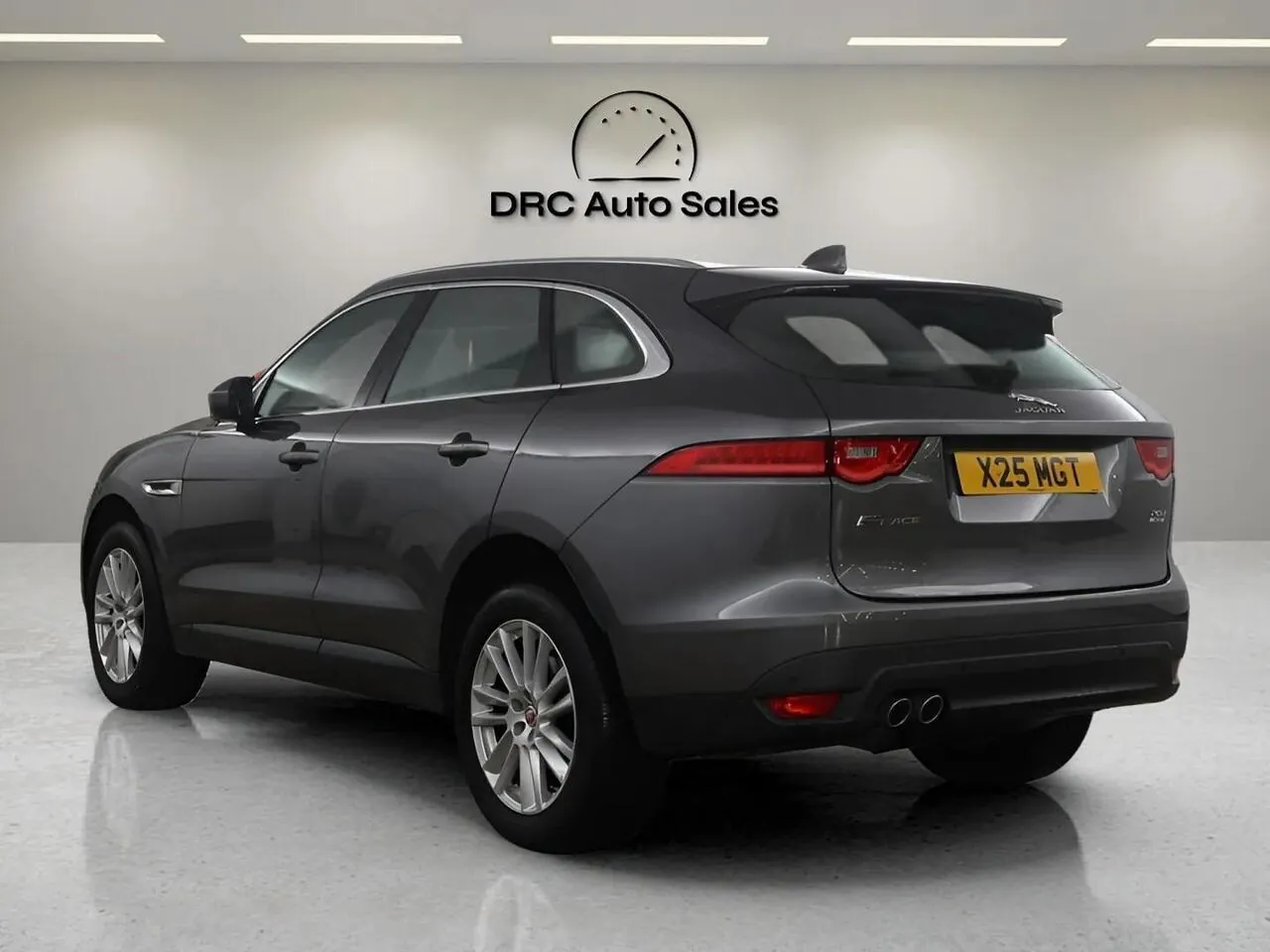 Jaguar F-Pace 2018 photo 2