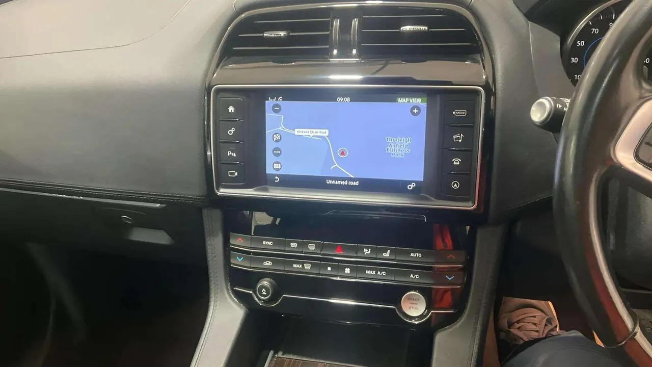 Jaguar F-Pace 2018 photo 5