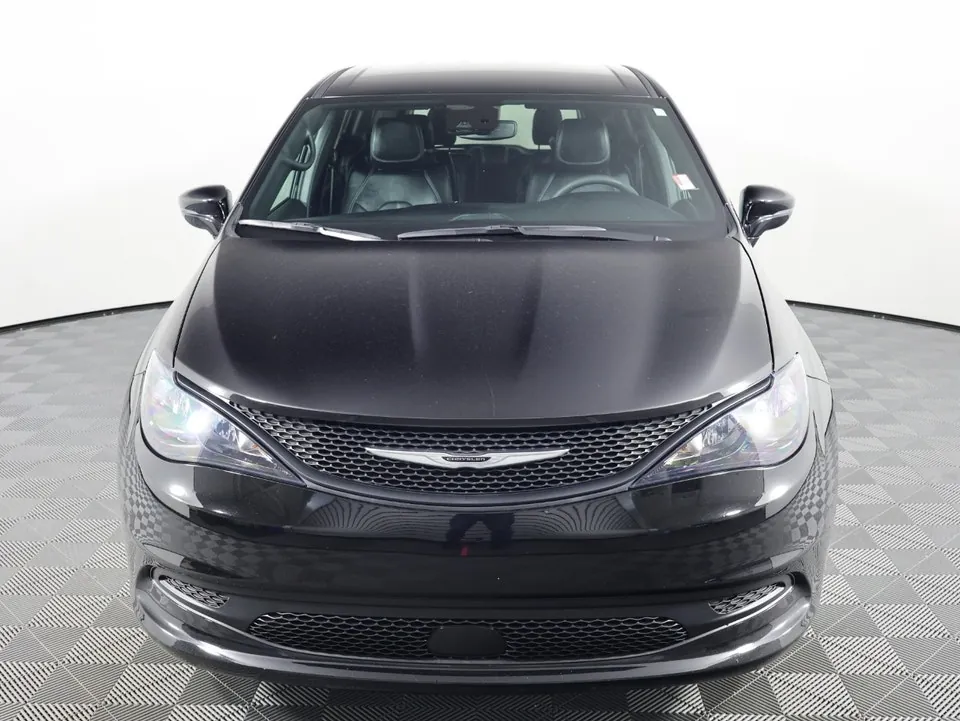 Chrysler Grand Caravan 2025 photo 2