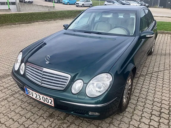 Mercedes-Benz E320 2002 photo 2