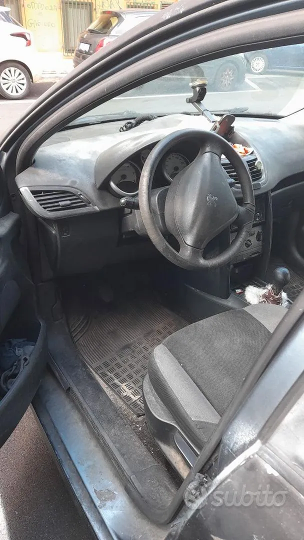 Peugeot 207 2006 photo 3