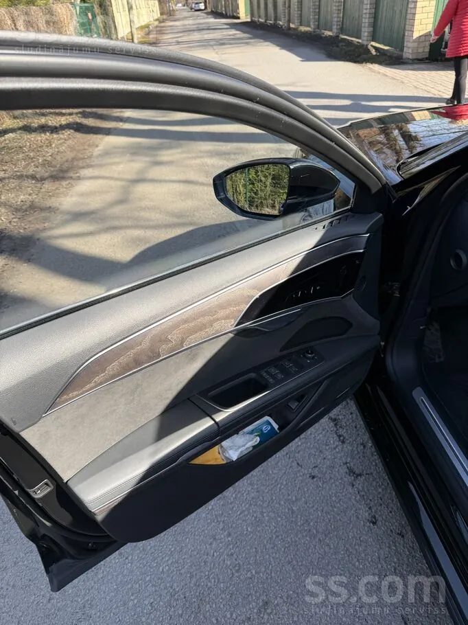 Audi A8 2021 photo 5