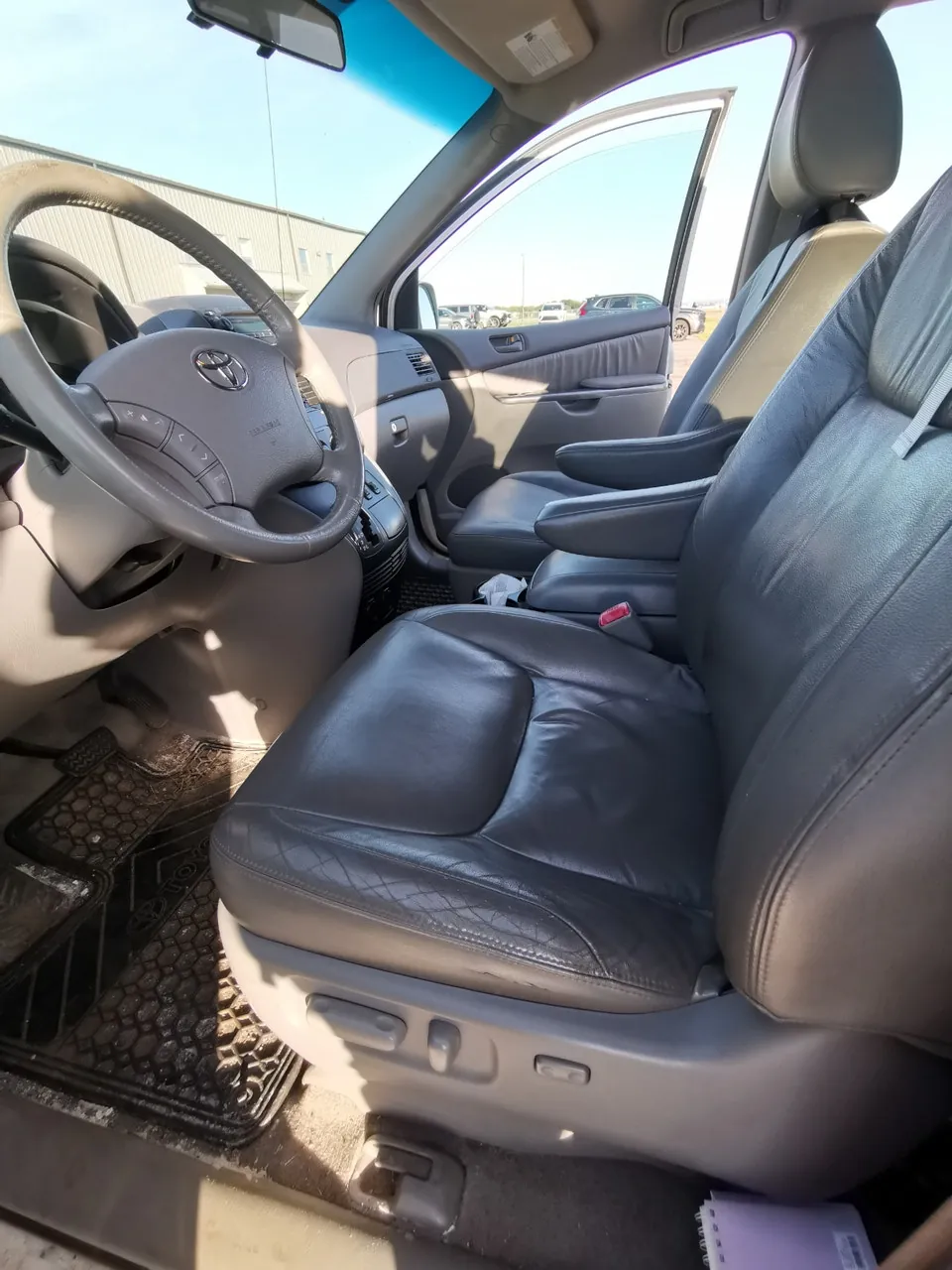 Toyota Sienna 2010 photo 3