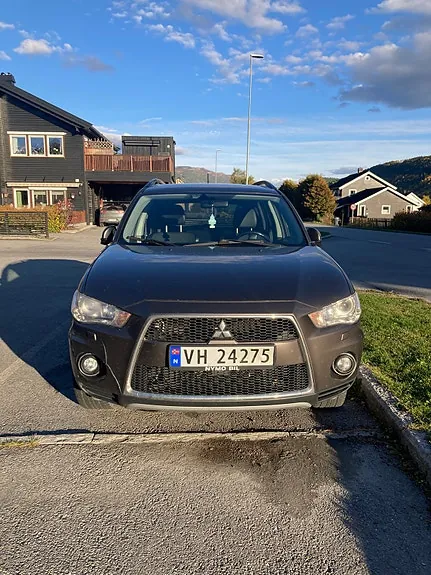 Mitsubishi Outlander 2011 photo 2