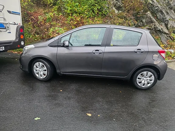 Toyota Yaris 2012 photo 4